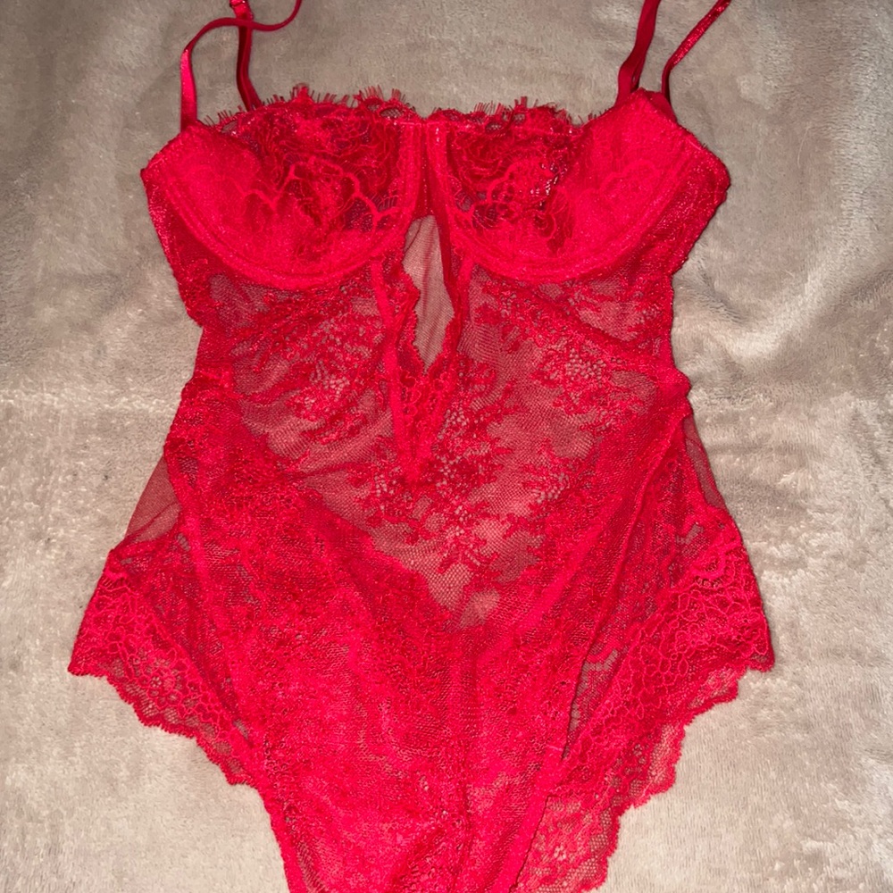 Victoria’s Secret XS (never worn) red body suit ❤️😍